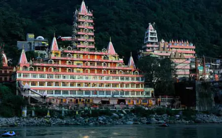 ऋषिकेश : अध्यात्म, निसर्ग आणि शांतीचा संगम