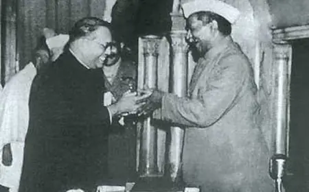 संविधान दिन: लोकशाहीचा आधारस्तंभ आणि राष्ट्रीय कर्तव्य (Constitution Day in Marathi)